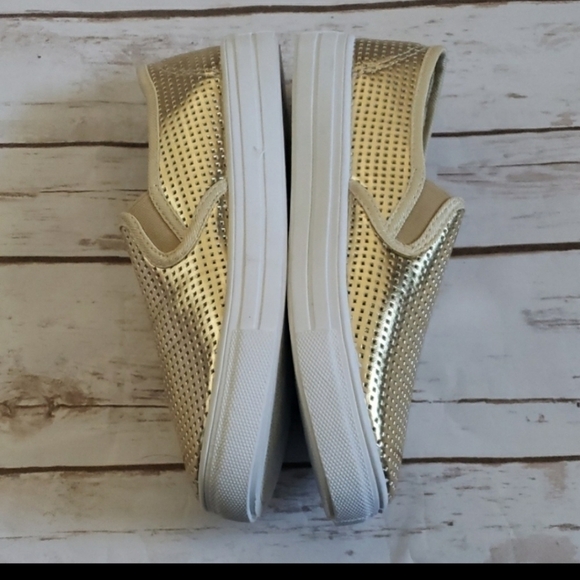 Qupid Reba gold perforated slip on sneakers - Picture 5 of 9